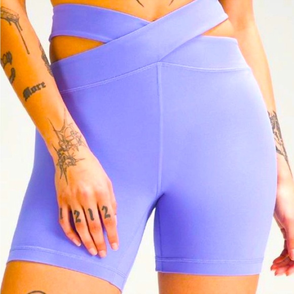 LULULEMON ALIGN CUT -OUT HR SHORTS 6” in Dark Lavender (DKLA) SZ 10 NWT - Picture 3 of 11
